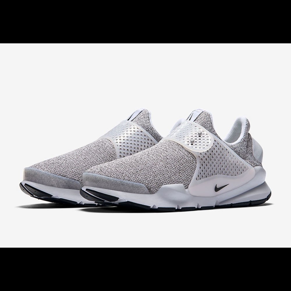 nike women’s sock darts
